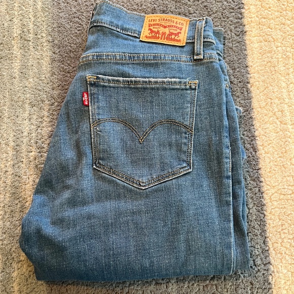 Levi Bootcut Jeans - Picture 1 of 3